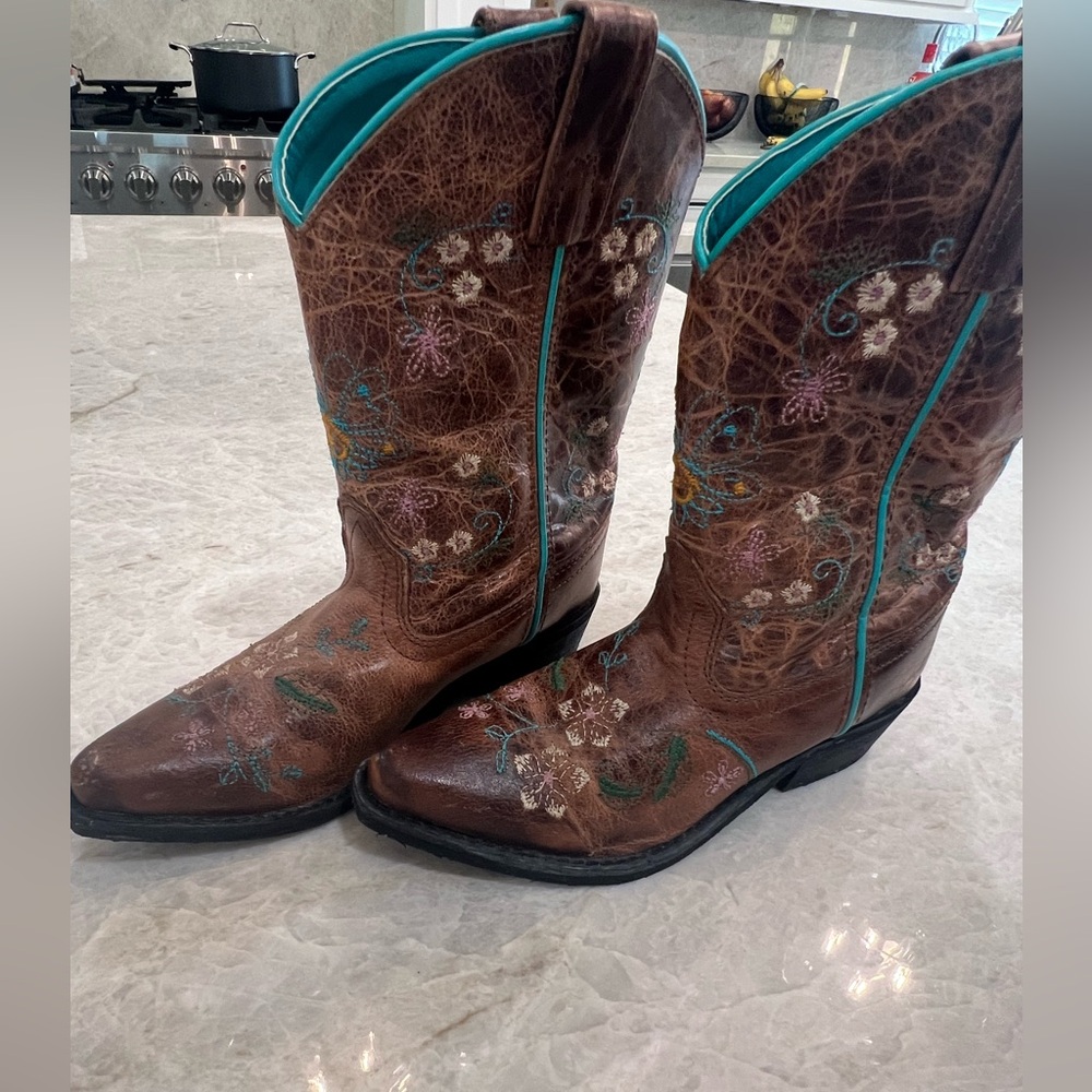 Smoky Mountain Kids Tan with Floral Embroidery Leather Snip Toe Boot size 1.